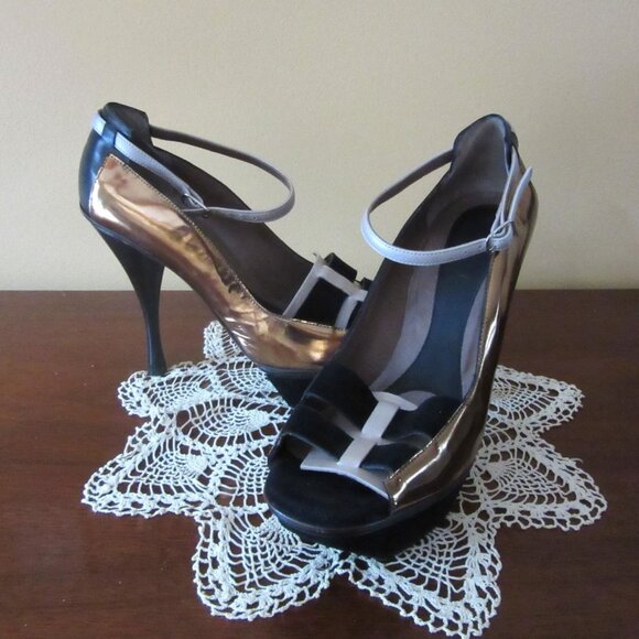 Great Pair of Marni High Heel Black & Gold Mary Jane Leather Heels SZ 39 or 8 US - Picture 2 of 7